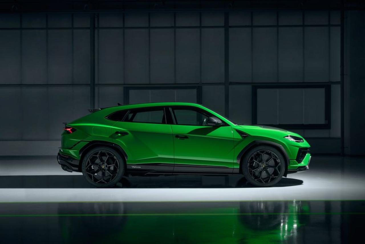 2023-lamborghini-urus-performante-108-1660937535