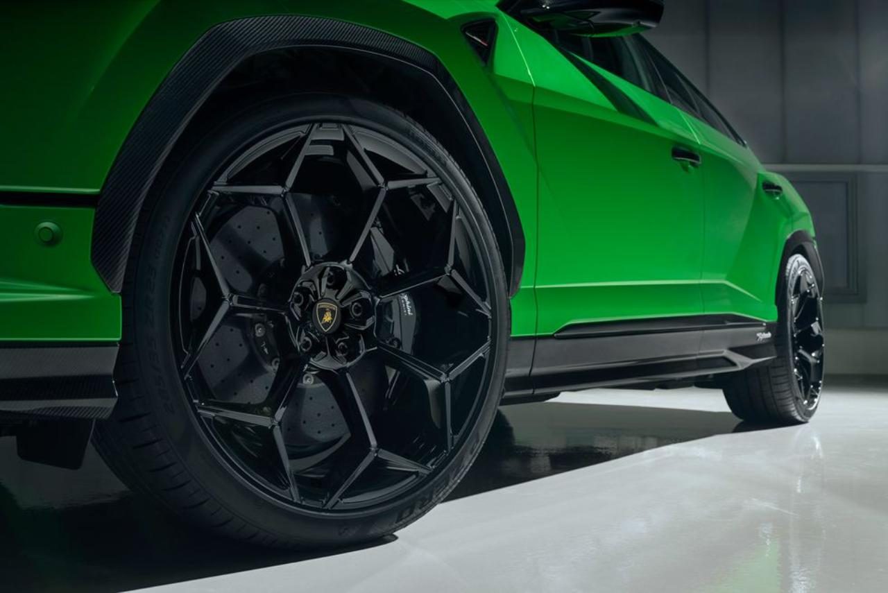 2023-lamborghini-urus-performante-116-1660937485